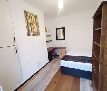 Delph Mount, Woodhouse - Photo 2