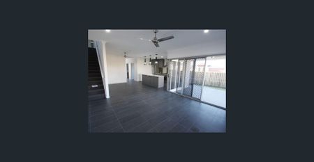 Beautiful Home with large side access! - Photo 3