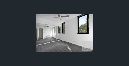 Renovated Living in the Uni Hill Estate - Photo 4
