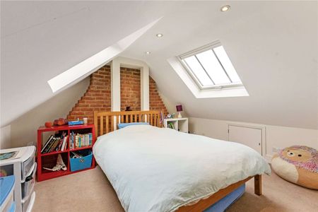 Beautifully presented three bedroom family home set over three floors in superb location. - Photo 3