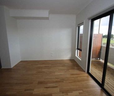 Modern Three Bedroom Home in Craigieburn - Photo 4