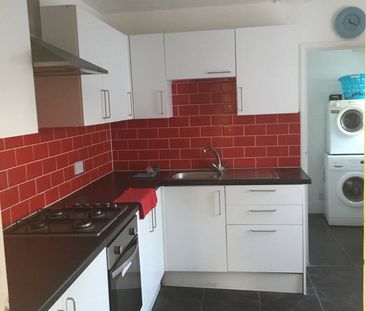 1 Bed Terraced House, Stanley Road, E12 - Photo 3