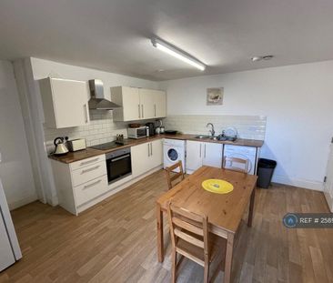 1 bedroom in a house share to rent - Photo 5