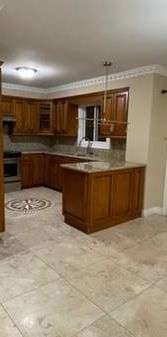 = 3000 sq ft 5 Bdrm + 4 Wshrm Luxury Multi-generational Home = - Photo 1