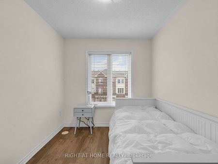 For Lease - 22 Coneflower Crescent, Toronto, Ontario - Photo 2