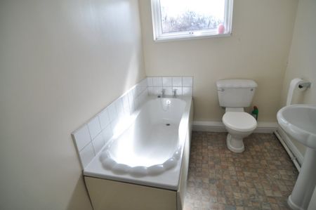2 bed Terraced - To Let - Photo 5