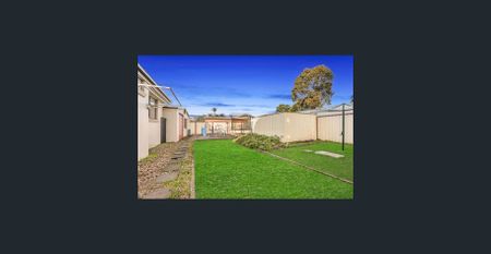 Spacious Three-Bedroom Brick Home with Workshop, Garage & Main Road Exposure - Photo 3