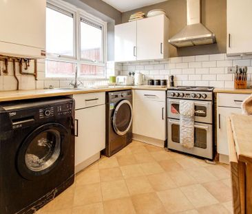 3 bedroom semi-detached house to rent - Photo 5
