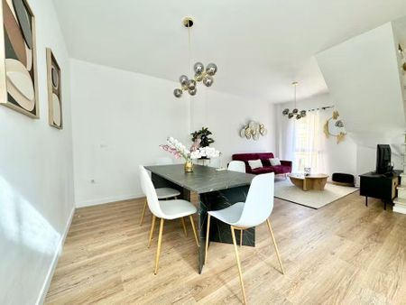 Plaza de Pepe Mena, Málaga, Andalusia 29012 - Photo 2