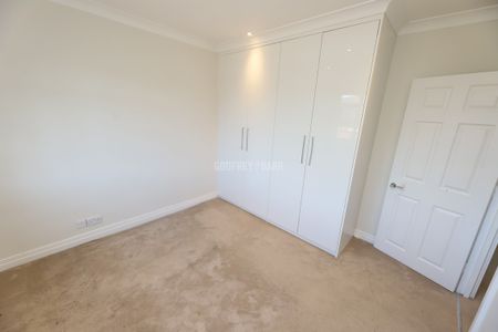 Spencer Drive Hampstead Garden Suburb N2 - Photo 3