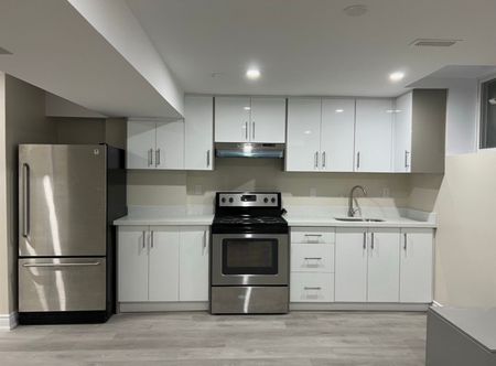 For Lease - 5699 Margarita Crescent Unit# Basement, Mississauga, Ontario - Photo 3