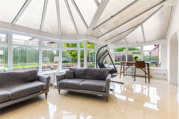 A wonderfully spacious and well-presented, four bedroom, family home in the charming village of Aley Green. - Photo 1