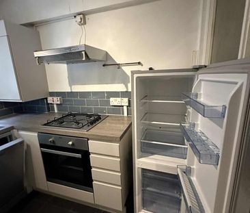 2 Bed Flat, Sandham Court, SW4 - Photo 1