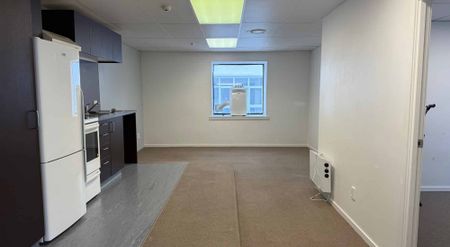 Spacious 3-Bedroom Apartment - Photo 3