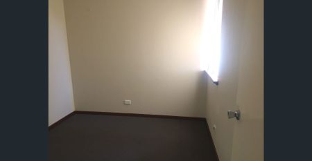 This delightful 3 bedroom rear villa is located in the rear of a quiet complex ; - Photo 4