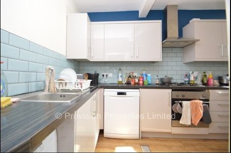 12 Bedroom Student Houses in Hyde Park - Photo 2