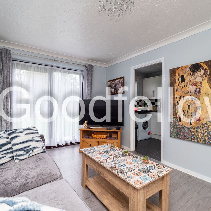 Chartwell Gardens, Cheam, SM3 - Photo 1