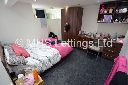 6 Bedroom Mid Terraced House for rent in Ashville Avenue - Photo 4