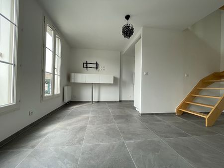 PROCHE GARE DE MELUN - F2 MEUBLÉ en DUPLEX 46 m2 avec box - Photo 3