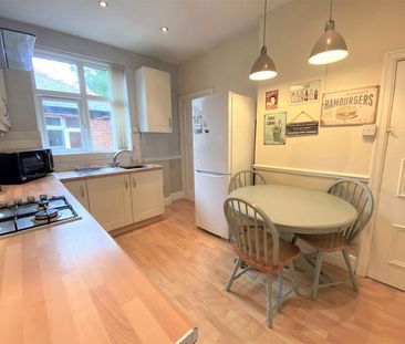 3 bedroom flat to rent - Photo 5