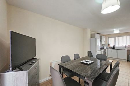 Room in a Shared House, Ashton Old Road, M11 - Photo 4