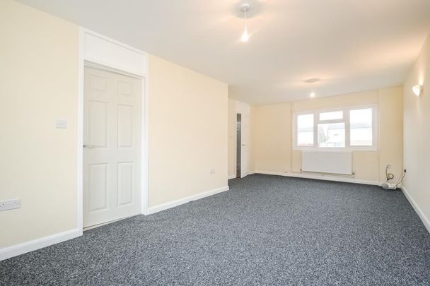 4 bedroom end of terrace house to rent - Photo 1