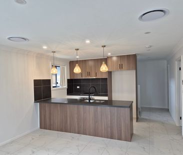 Brand New 5-Bedroom Home for Rent – Cobbitty, NSW - Photo 5