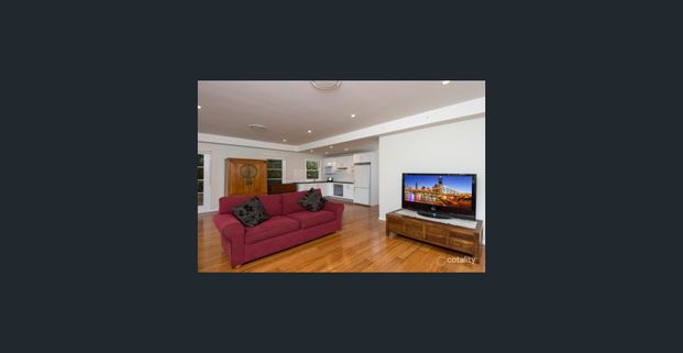 Beautiful Queenslander - Perfect for Families or Professionals - Photo 1