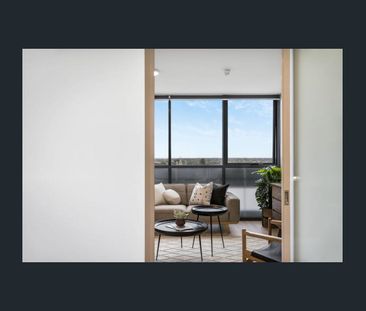 Vibrant City Living With Brilliam Views! - Photo 3