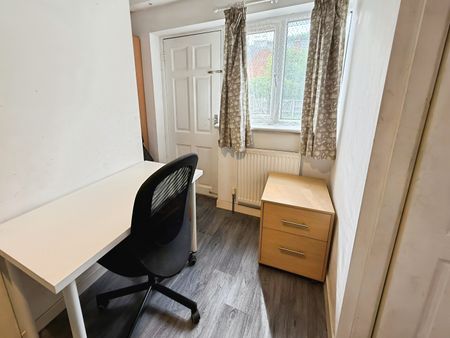 1 bedroom room to rent Room 1, Albert Road, Beeston, NG9 - Photo 3