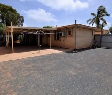 COOKE POINT SPLENDOUR - Well Maintained 4x1 Home - Photo 4