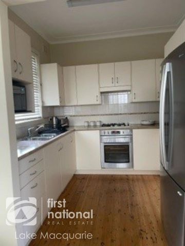 Neat and Tidy 3 Bedroom Home - Photo 2