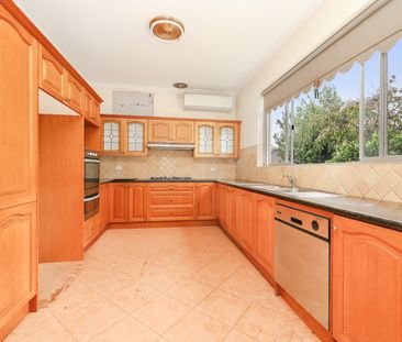 2 St James Street, Moonee Ponds VIC 3039 - House For Rent | Domain - Photo 4