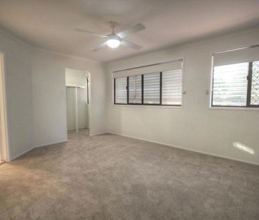 5 Meadowbank Street, 4152, Carindale Qld - Photo 3