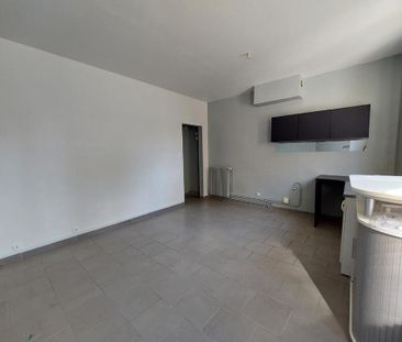 Location Appartement 2 pièces 42m² CAUDEBEC LES ELBEUF 76320 - Photo 2