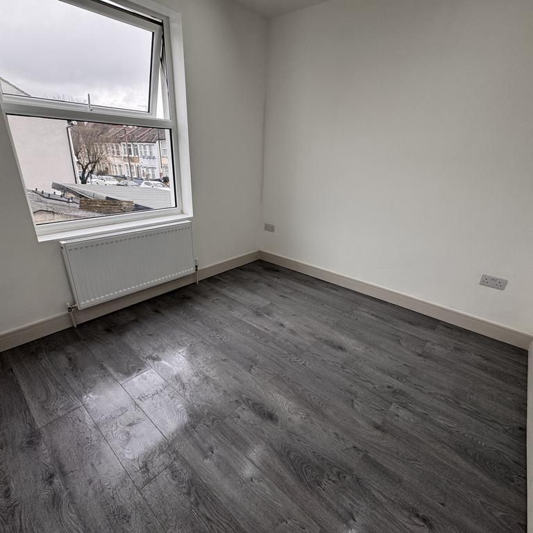 3 bedroom flat to rent - Photo 1