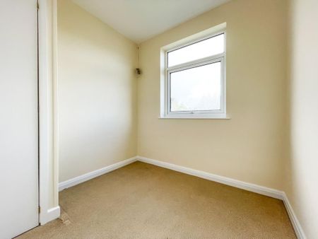 3 bedroom end of terrace house to rent - Photo 4