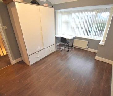 Erleigh Court Gardens, Reading, RG6 - Photo 1