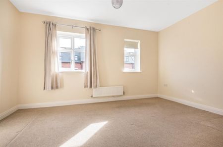 4 bedroom House To Let - Photo 3