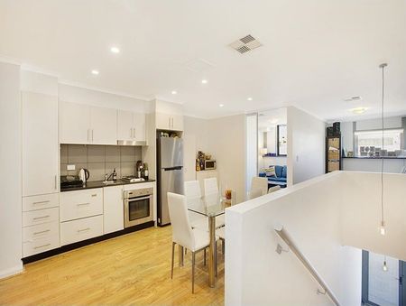 Light Filled One Bedroom + Study Apartment With Parking! - Photo 3