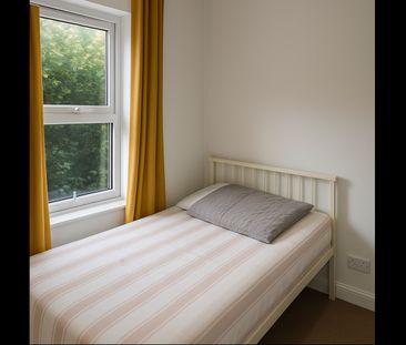 Room in a Shared House, Thackeray Road, SO17 - Photo 1