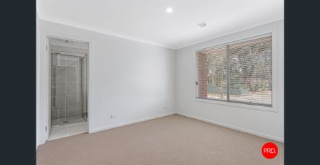 Modern Family Home in a Peaceful Kangaroo Flat Location - Photo 4