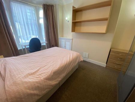 4 bedroom private hall to rent - Photo 4