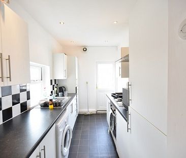 3 Bed - Simonside Terrace, Heaton - Photo 3