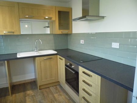 Two Bedroom Flat to Rent - Photo 2