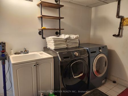 For Lease - 23 Bowsprit Avenue, Toronto, Ontario - Photo 3