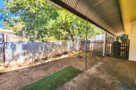 Generous 2 bedder - Photo 2