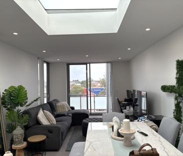 TOP FLOOR TWO BEDROOM APARTMENT IN BELMORE ! - Photo 4