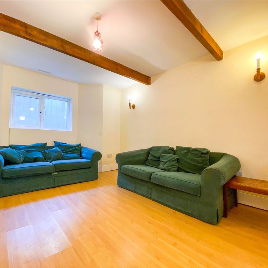 6 bedroom semi-detached house to rent - Photo 1