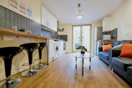 1 bedroom in a flat share to rent - Photo 4